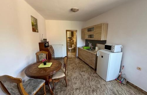 Knezicky Apartment | Family-Friendly Retreat at Apartmány Kněžičky with Hot Tub