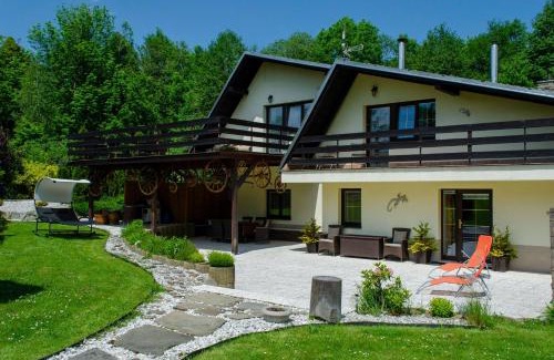 Celadna Apartment | Exceptional Stay at Apartmány LIZARD with Family Amenities
