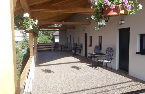 Stare Splavy House | Pet-Friendly Retreat at Máchovo Jezero with Ocean Views