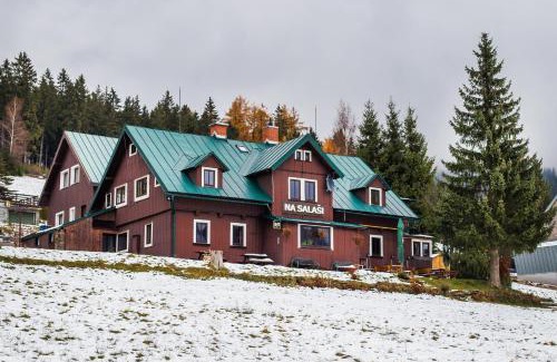 Pec pod Snezkou House | Guest Rated: Apartmany Na Salasi with Kitchen Amenities