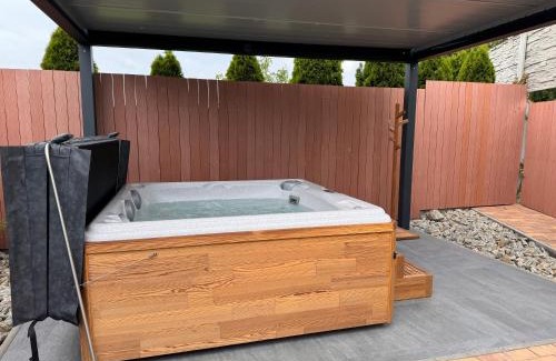 Pritluky House | Pet-Friendly Retreat at Apartmány Přítluky with Ocean Views