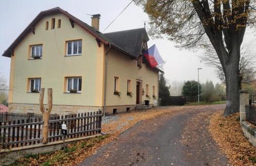 Hrensko Apartment | Pet-Friendly Retreat at Apartmány Petra with Breakfast Included