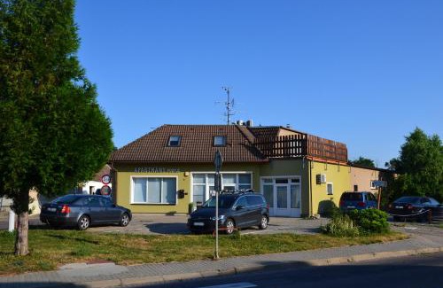 Novy Saldorf-Sedlesovice Apartment | Family-Friendly Stay at Apartmány Podyjí with Kitchen Access