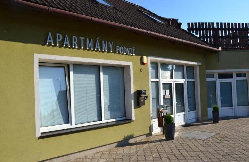 Novy Saldorf-Sedlesovice Apartment | Family-Friendly Stay at Apartmány Podyjí with Kitchen Access