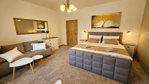 Lednice Apartment | Exceptional Oceanfront Stay at Apartmány Podzámčí