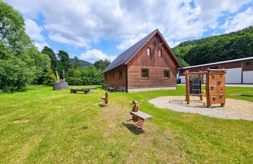 Loucna nad Desnou Apartment | Family-Friendly Retreat at Apartmány Ski areal Kareš