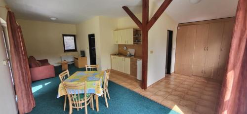 Buchlovice Apartment | Pet-Friendly APARTMÁNY SMRAĎAVKA with Hot Tub & High Ratings