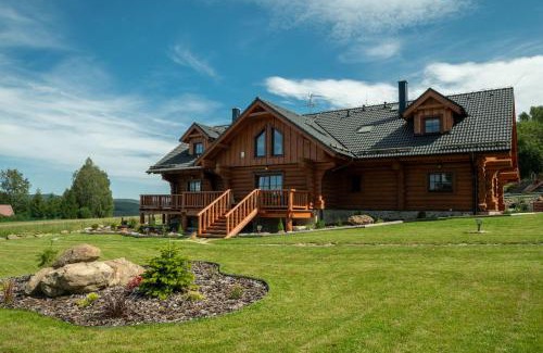 Predni Vyton Apartment | Pet-Friendly Apartmány Srub Výtoňka Lipno with Pool