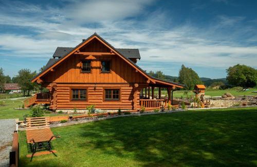 Predni Vyton Apartment | Pet-Friendly Apartmány Srub Výtoňka Lipno with Pool