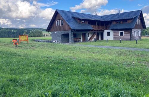 Orlicke Zahori Apartment | Pet-Friendly Apartmány U Fibichů with Hot Tub & Kitchen
