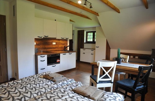 Orlicke Zahori Apartment | Pet-Friendly Apartmány U Fibichů with Hot Tub & Kitchen