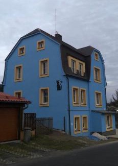 Kovarska Apartment | Pet-Friendly Apartmány U Kocoura with Hot Tub & Kitchen