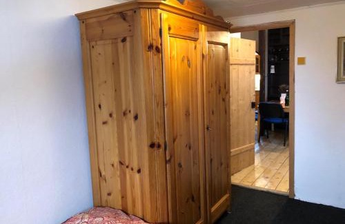 Kovarska Apartment | Pet-Friendly Apartmány U Kocoura with Hot Tub & Kitchen