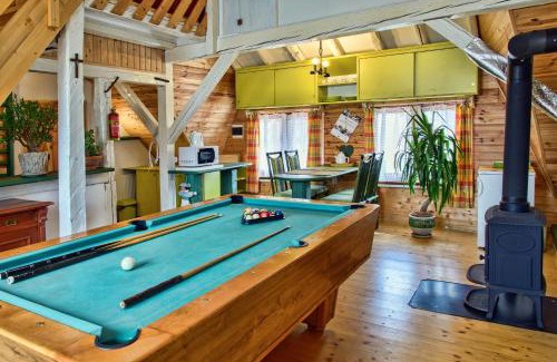 Kezmarok House | Guest Rated 9.2: Penzión u Maroša with Pool & Family Amenities