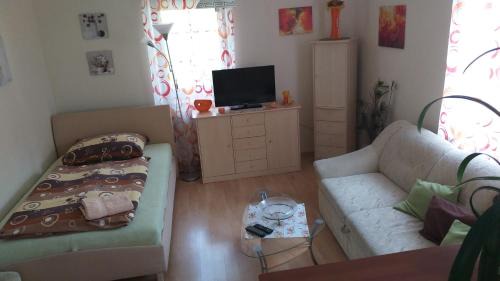 Majdalena Apartment | Welcoming Apartmány u Pilaře with Hot Tub & High Ratings