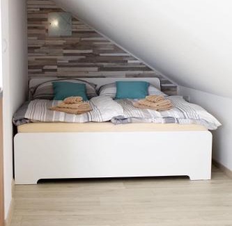 Becov nad Teplou Apartment | Family-Friendly Apartments Near the Castle with Spa Access