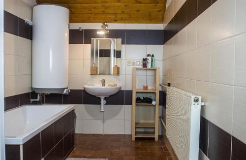 Cachrov Apartment | Pet-Friendly Retreat at Apartmány Ve Mlejně - Rated 9.4/10
