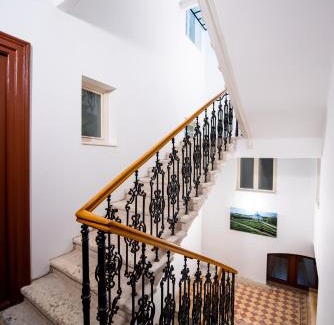Kromeriz Apartment | Child-Friendly Apartmány Velké náměstí with Hot Tub