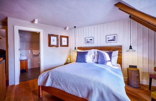 Troja Apartment | Family-Friendly Apartmány Vinice Salabka with Top-Rated Dining
