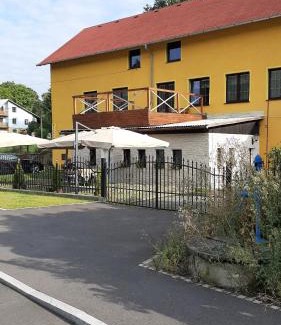 Jindrichovice Apartment | Pet-Friendly Stay at Apartmány-Zámecký Restaurant