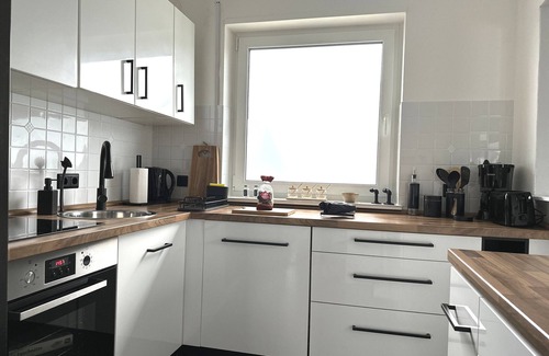 Schloss Holte-Stukenbrock Apartment | Stylish Apartment 'Mid-Century' with Garden and Wi-Fi