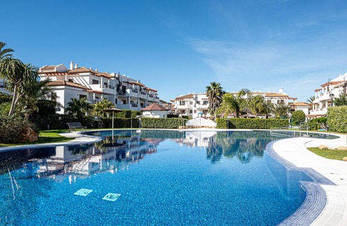 Poblado de Sancti Petri Apartment | Stunning Apartment Overlooking Pools and Gardens Near La Barrosa