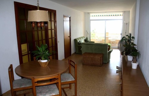 Sant Carles de la Rapita Apartment | Seaside Apartment with Spa & Ocean View - Guest Rated 9.8