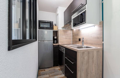 Saint-Francois-Longchamp Apartment | Mountain View Apartment for 6 with Balcony and Spa Access