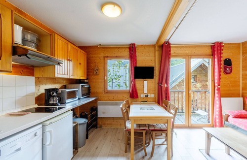 Saint-Francois-Longchamp Apartment | Cozy Village Gaulois Apartment with Mountain View and Balcony