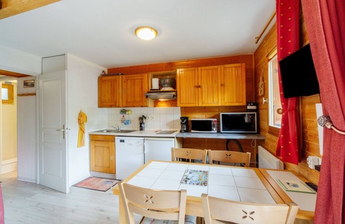 Saint-Francois-Longchamp Apartment | Cozy Village Gaulois Apartment with Mountain View and Balcony