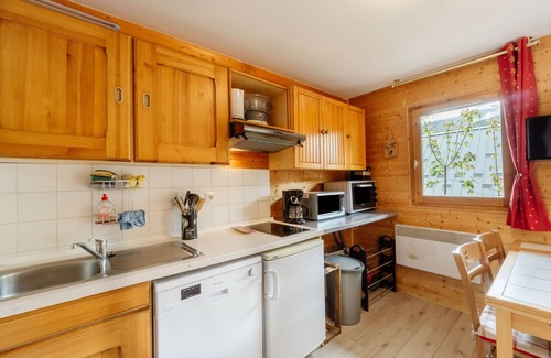 Saint-Francois-Longchamp Apartment | Cozy Village Gaulois Apartment with Mountain View and Balcony