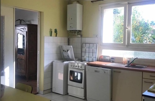 Saint-Georges-de-Didonne Apartment | Cozy Apartment for 6, Steps from the Beach with Ocean Views