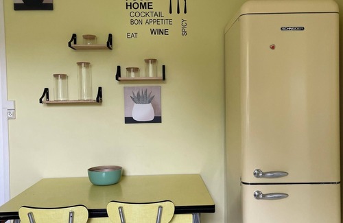 Saint-Georges-de-Didonne Apartment | Cozy Apartment for 6, Steps from the Beach with Ocean Views