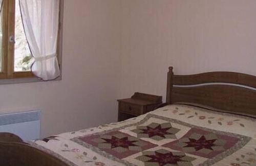 Saint-Pierre-dels-Forcats Ski Chalet | Apartment in chalet with sauna