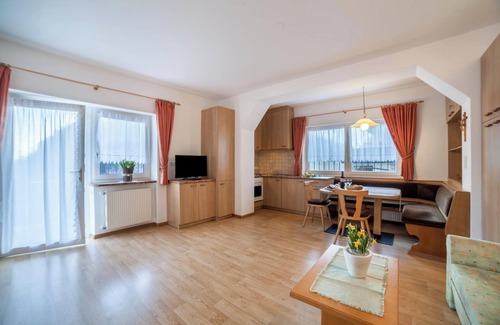 San Leonardo in Passiria Apartment | Top-Rated Residence Pichler 6: Mountain View & Pet Friendly