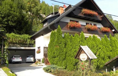 Srednja Vas v Bohinju Apartment | Guest Rated 10/10: Apartma Cvetek with Family-Friendly Amenities