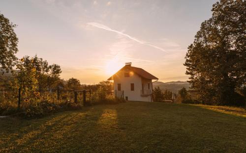 Brezice House | Oceanfront Escape at Apartma Hiša na Ravnah - Rated 9.8