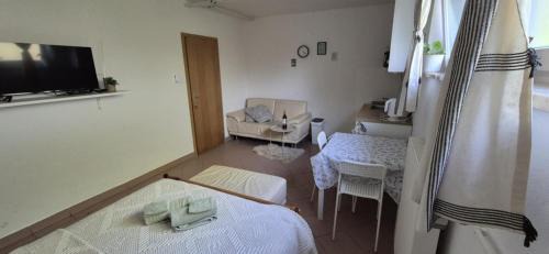 Kranj Apartment | Apartma in the countryside under Storžič
