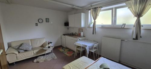 Kranj Apartment | Apartma in the countryside under Storžič