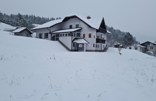 Dravograd Apartment | Cozy Apartma Juteršek: Family-Friendly with Breakfast Included