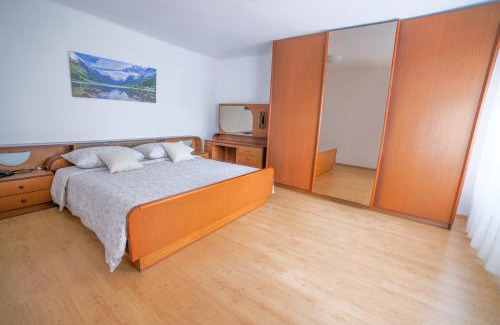 Kozbana Apartment | Guest Rated: 9.3/10 at Apartma Korada with Family Amenities