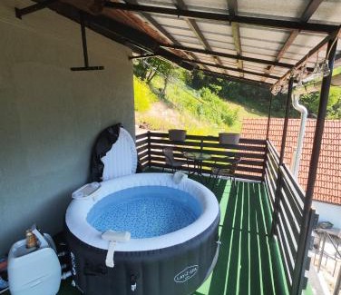 Brezje pri Veliki Dolini Apartment | Apartma Manca