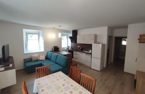 Podnanos Apartment | Top-Rated Apartma Moser: Family-Friendly Retreat with Kitchen