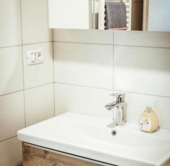 Podnanos Apartment | Top-Rated Apartma Moser: Family-Friendly Retreat with Kitchen