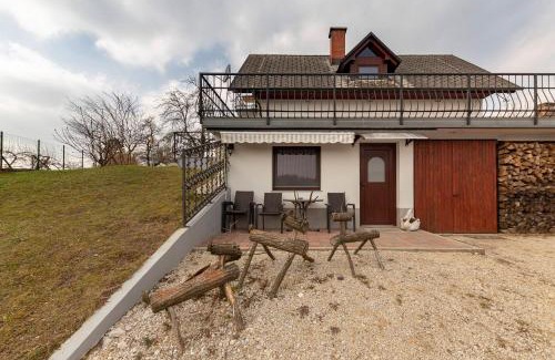 Radovljica Apartment | Oceanfront Apartma Naravni biser with Hot Tub & Breakfast