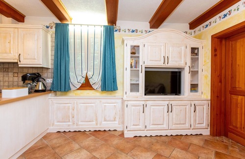 Jesenice Apartment | Relaxing Stay at Apartma pod Skalco Planika with Pool