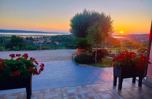 Seca Apartment | Scenic APARTMA SEA VIEW - Guest Rated 9.8, Family Friendly