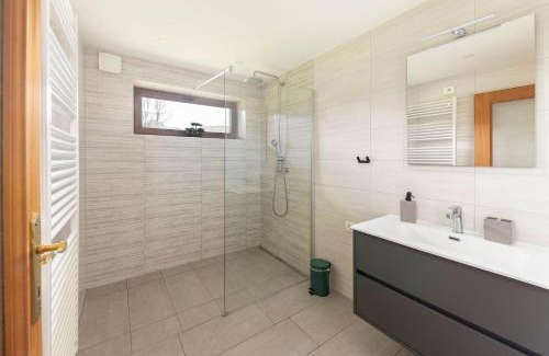 Bohinjska Cesnjica House | Pet-Friendly Apartmaji Hodak with Oceanfront Views
