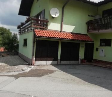 Postojna Apartment | Family-Friendly Apartmaji Karbic: Rated 9/10 for Comfort
