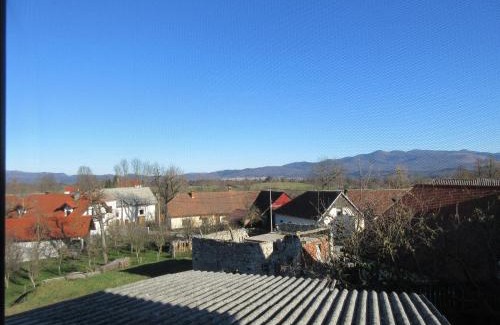 Postojna Apartment | Family-Friendly Apartmaji Karbic: Rated 9/10 for Comfort